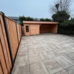 Tuinschuting en bestrating en schuuroverkapping